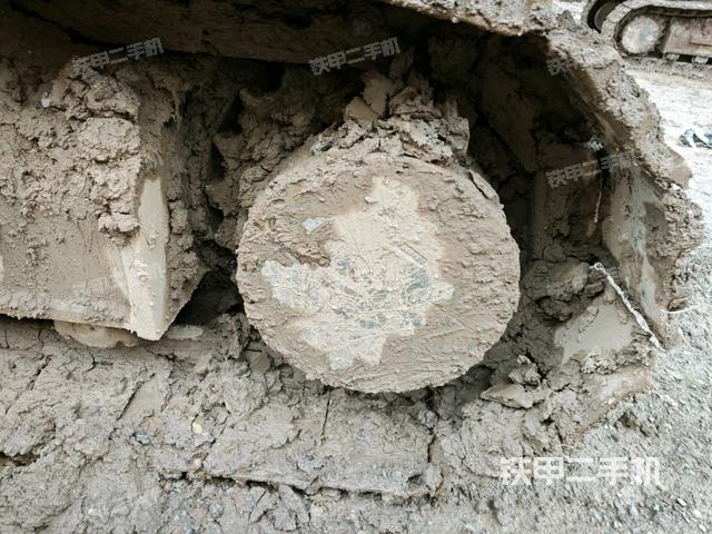 右驅(qū)動輪（行走機(jī)構(gòu)）