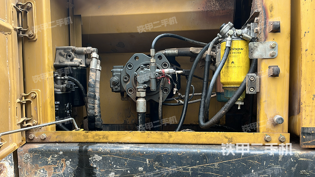 液壓泵艙室正面整體（整機(jī)外觀）