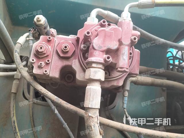 液壓泵艙室正面整體（整機(jī)外觀）