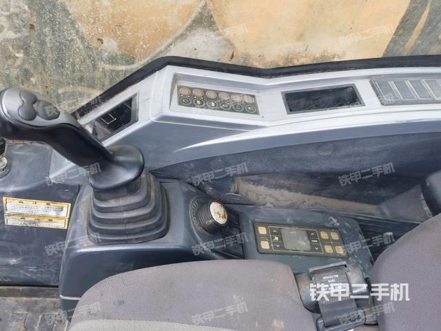 座椅右側(cè)控制臺/鑰匙門/油門/含右手柄（駕駛室部分）