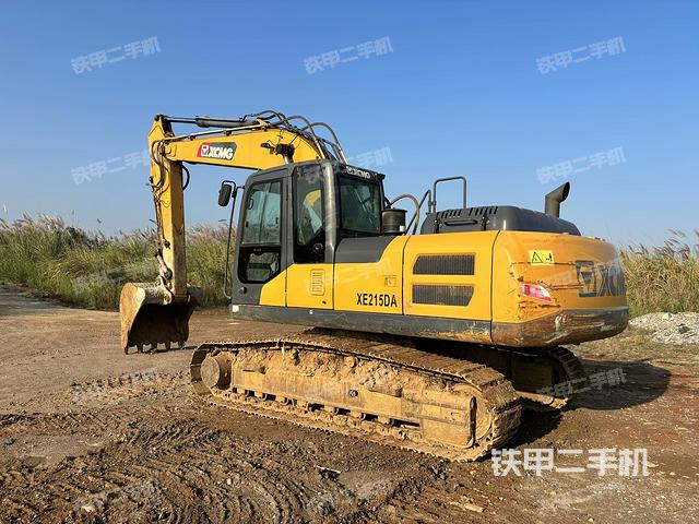 駕駛室整體(整機外觀) 駕駛室整體(整機外觀)