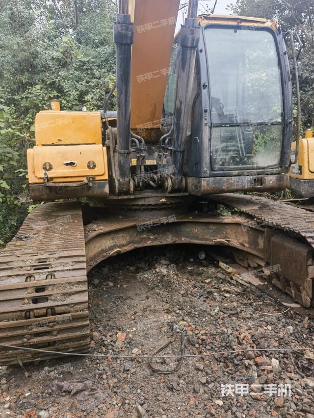 轉(zhuǎn)盤和下車架正前（工作和回轉(zhuǎn)裝置）