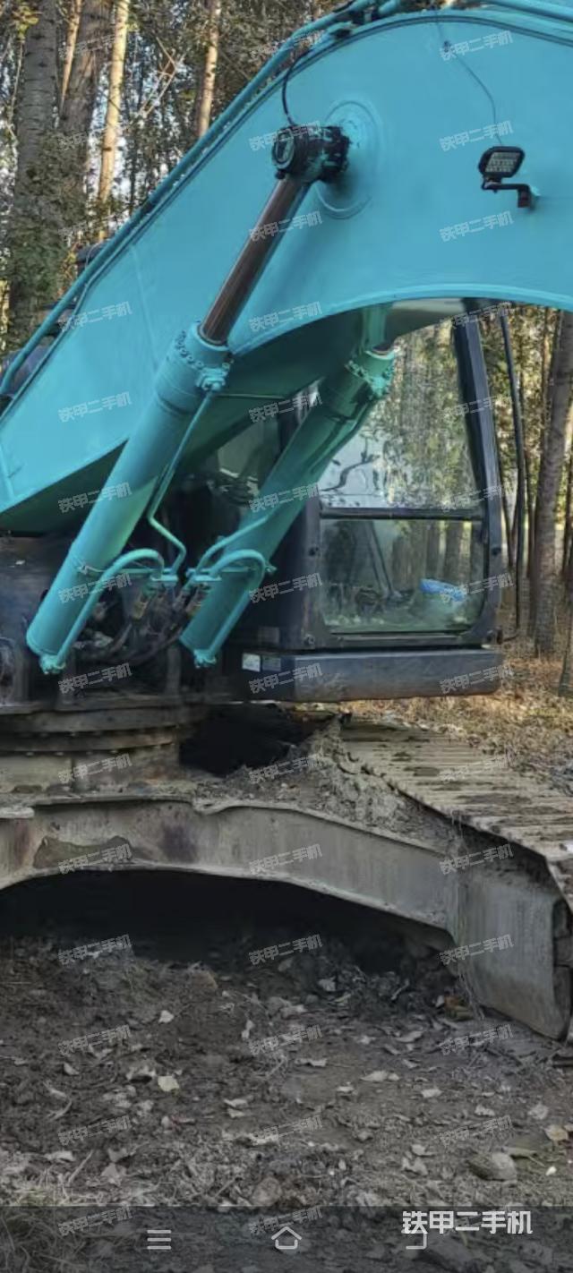 駕駛室整體(整機(jī)外觀) 駕駛室整體(整機(jī)外觀)