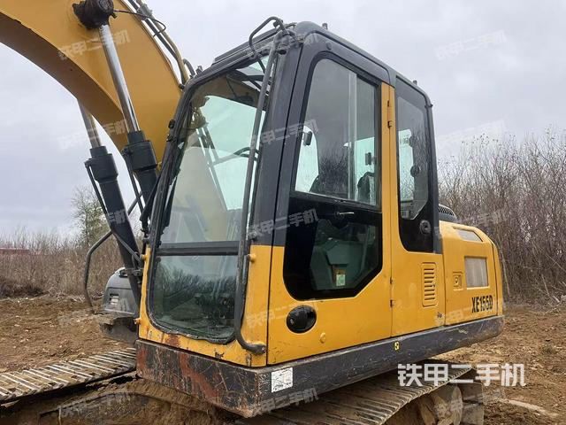 駕駛室整體(整機外觀) 駕駛室整體(整機外觀)