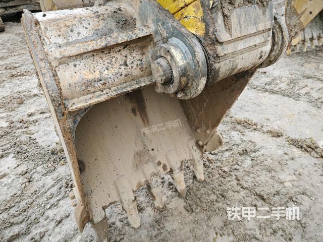 鏟斗右后整體（工作和回轉(zhuǎn)裝置）