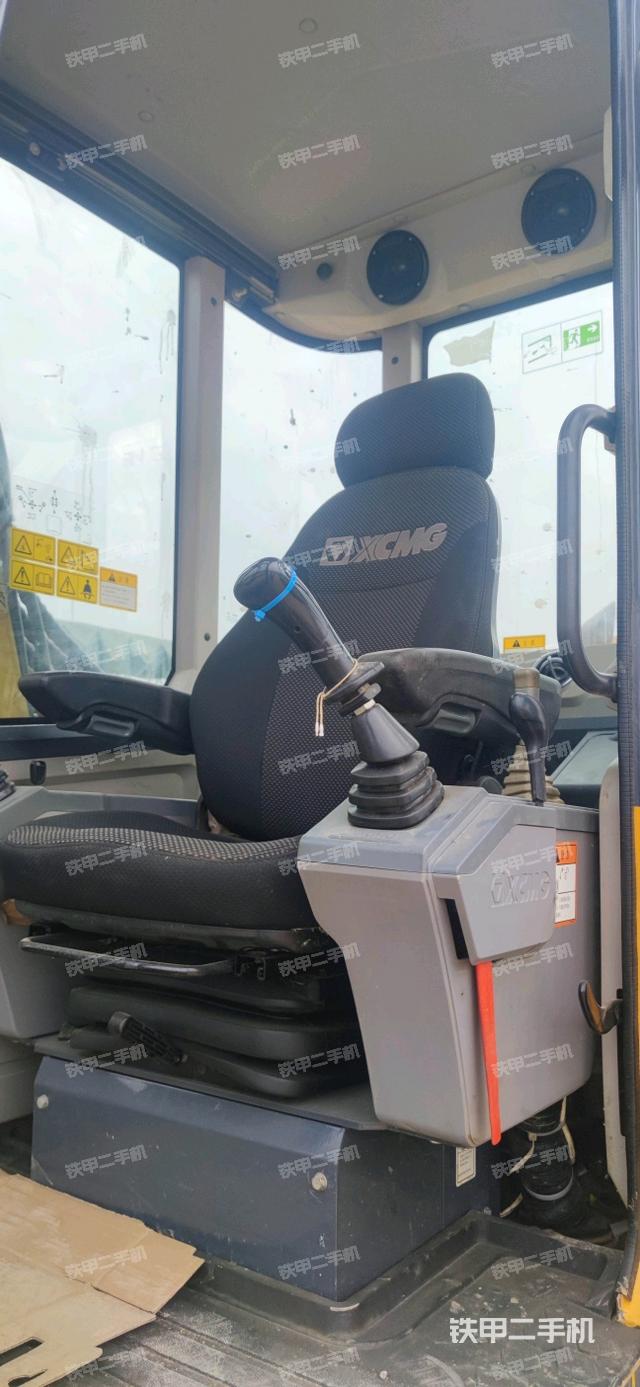 駕駛室整體(整機外觀) 駕駛室整體(整機外觀)