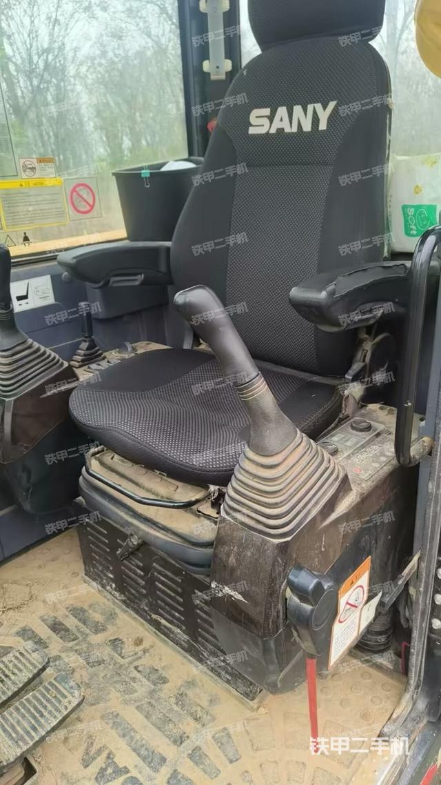 駕駛室整體（整機(jī)外觀）