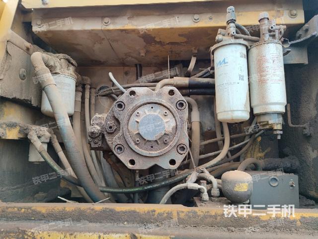 液壓泵艙室正面整體(整機(jī)外觀) 液壓泵艙室正面整體(整機(jī)外觀)