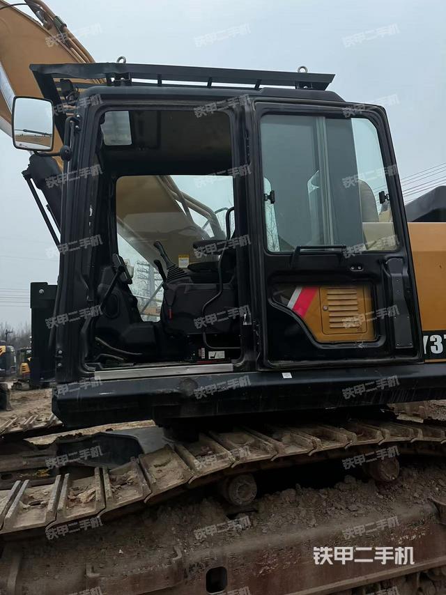 駕駛室整體（整機外觀）