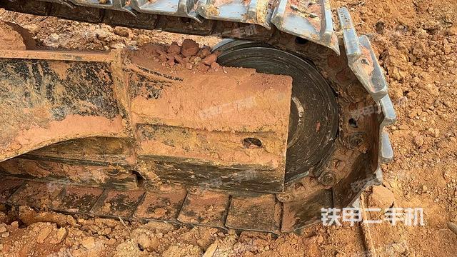 單側(cè)履帶整體(整機(jī)外觀) 單側(cè)履帶整體(整機(jī)外觀)