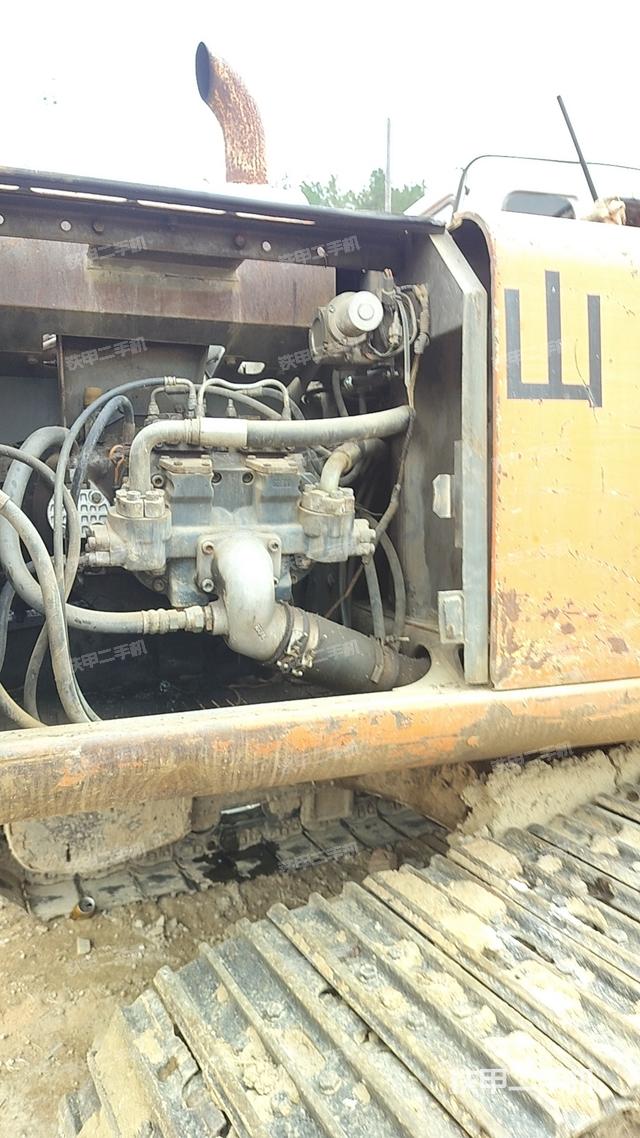 液壓泵艙室正面整體(整機(jī)外觀) 液壓泵艙室正面整體(整機(jī)外觀)