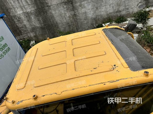 駕駛室頂部(整機外觀) 駕駛室頂部(整機外觀)