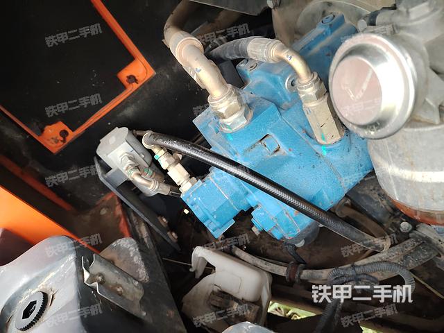 液壓泵艙室正面整體(整機(jī)外觀) 液壓泵艙室正面整體(整機(jī)外觀)