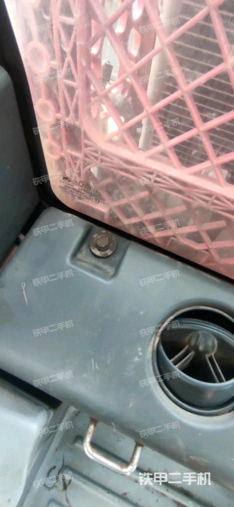 座椅右側(cè)控制臺/鑰匙門/油門/含右手柄（駕駛室部分）