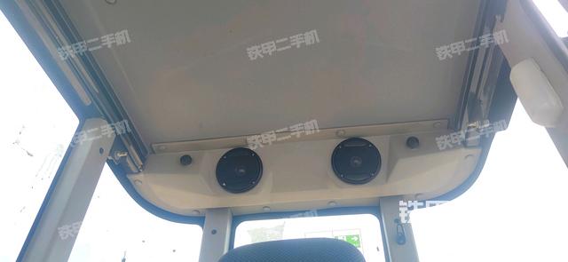 駕駛室頂部(整機外觀) 駕駛室頂部(整機外觀)