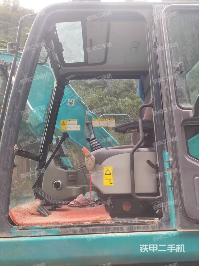 駕駛室整體（整機(jī)外觀）