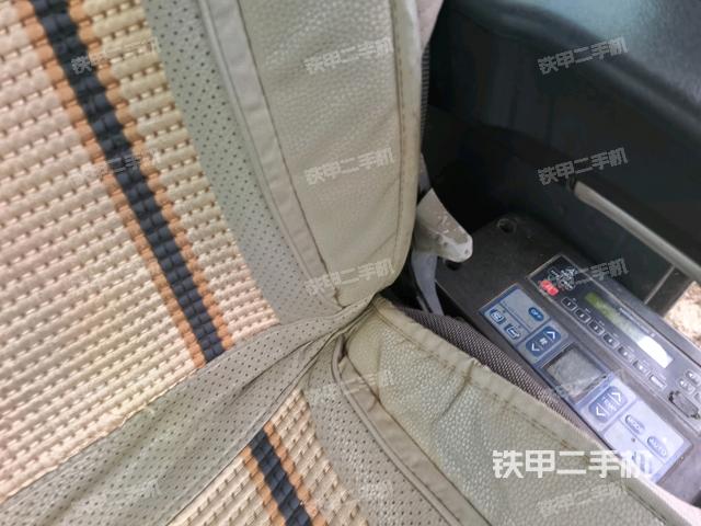 座椅右側(cè)控制臺(tái)/鑰匙門(mén)/油門(mén)/含右手柄(駕駛室部分) 座椅右側(cè)控制臺(tái)/鑰匙門(mén)/油門(mén)/含右手柄(駕駛室部分)