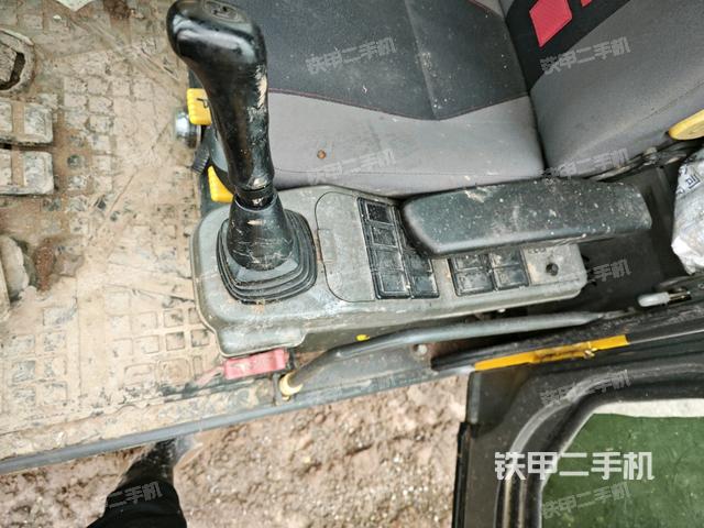 座椅左側(cè)控制臺/音響/含左手柄（駕駛室部分）