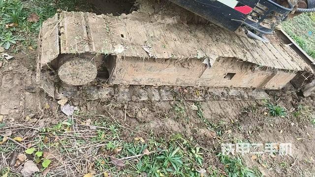 單側(cè)履帶整體（整機(jī)外觀）