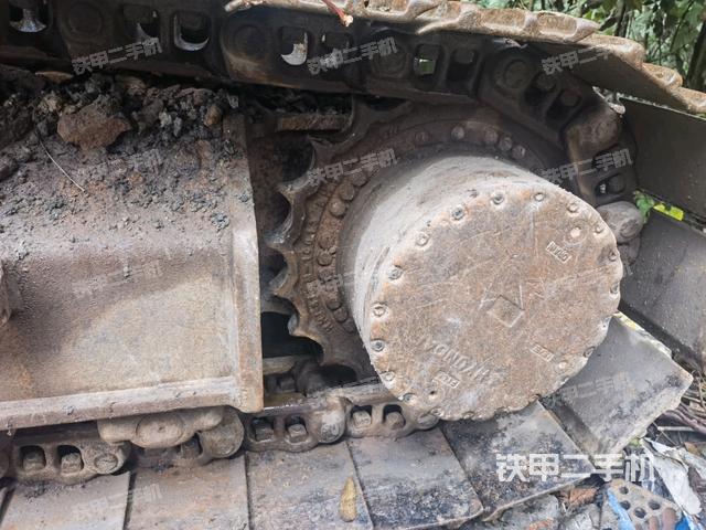 左驅(qū)動輪（行走機構(gòu)）