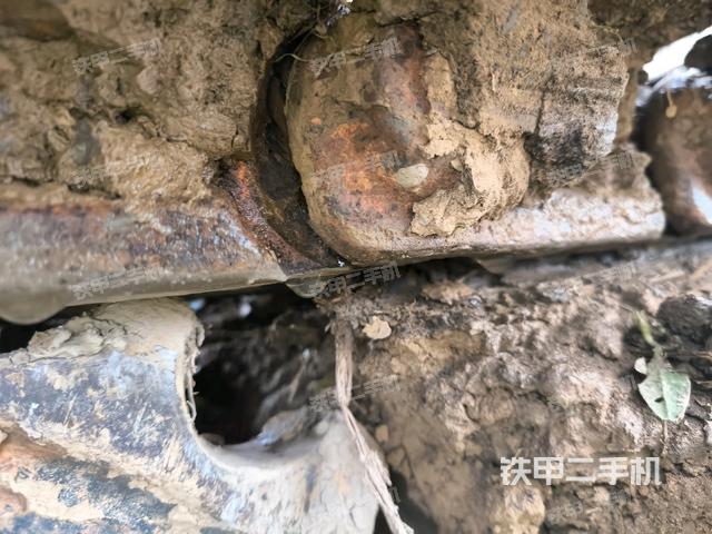 左側(cè)履帶整體?(行走機(jī)構(gòu)) 左側(cè)履帶整體?(行走機(jī)構(gòu))