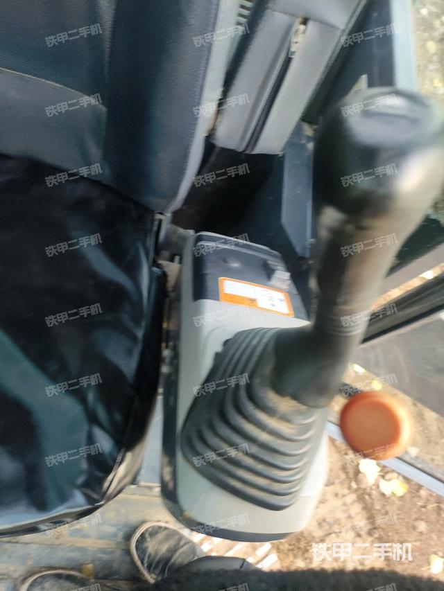 座椅左側(cè)控制臺/音響/含左手柄（駕駛室部分）