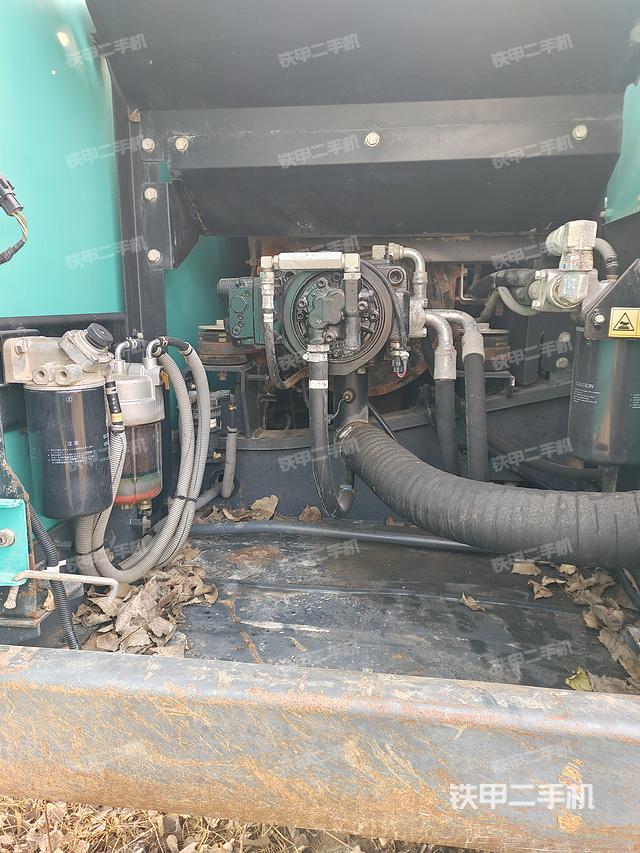 液壓泵艙室正面整體(整機(jī)外觀) 液壓泵艙室正面整體(整機(jī)外觀)