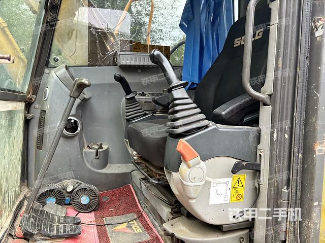 駕駛室整體(整機外觀) 駕駛室整體(整機外觀)