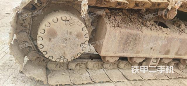 右驅(qū)動輪（行走機構(gòu)）