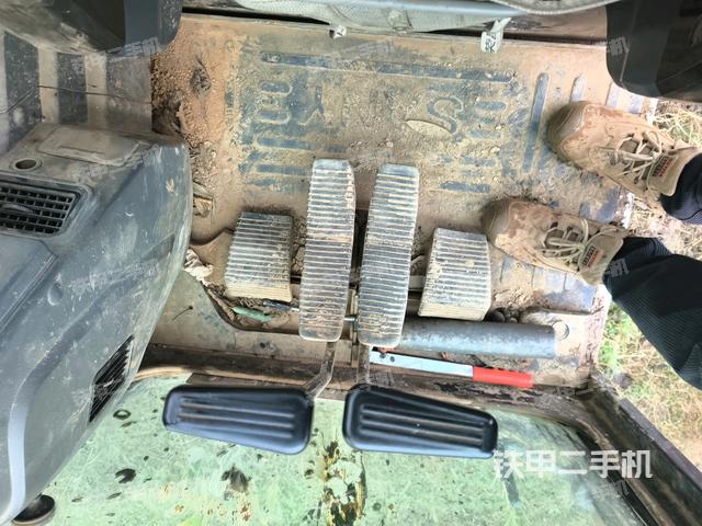 左后方玻璃角標(biāo)(駕駛室部分) 左后方玻璃角標(biāo)(駕駛室部分)