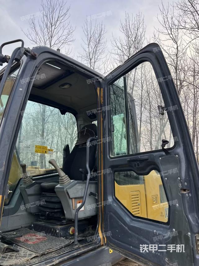 駕駛室整體（整機外觀）