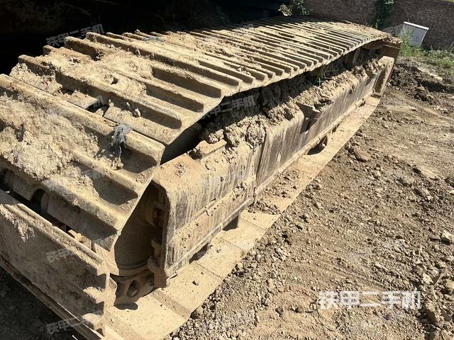 單側(cè)履帶整體(整機外觀) 單側(cè)履帶整體(整機外觀)