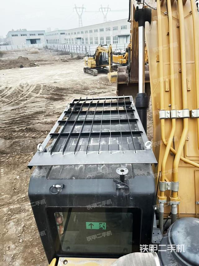 駕駛室頂部（整機外觀）