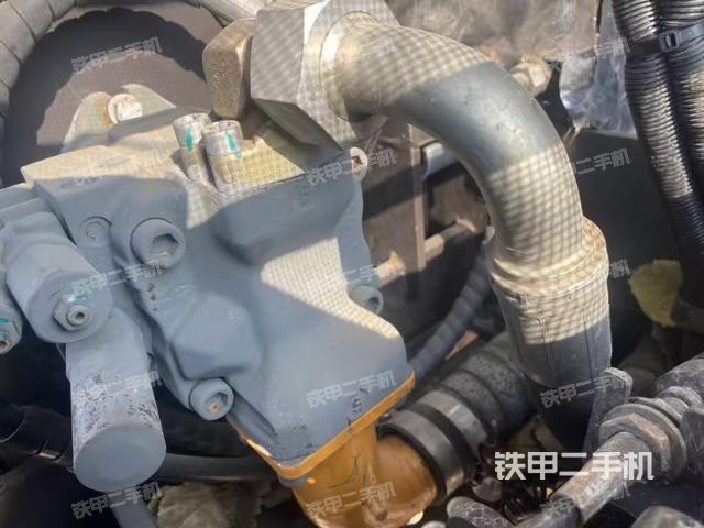 液壓泵艙室正面整體(整機外觀) 液壓泵艙室正面整體(整機外觀)