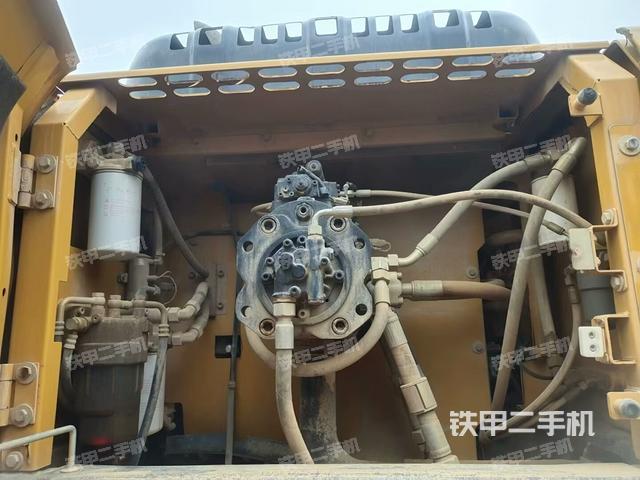 液壓泵艙室正面整體(整機(jī)外觀) 液壓泵艙室正面整體(整機(jī)外觀)