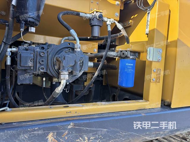 液壓泵艙室正面整體(整機(jī)外觀) 液壓泵艙室正面整體(整機(jī)外觀)