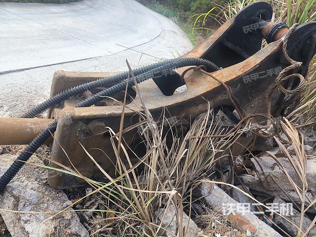 整機(jī)右側(cè)(設(shè)備外觀及核心部件) 整機(jī)右側(cè)(設(shè)備外觀及核心部件)