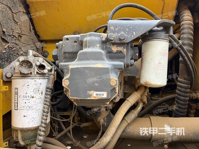 液壓泵艙室正面整體（整機(jī)外觀）