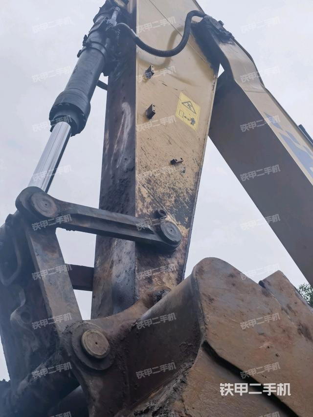 小臂整體左后(工作和回轉(zhuǎn)裝置) 小臂整體左后(工作和回轉(zhuǎn)裝置)