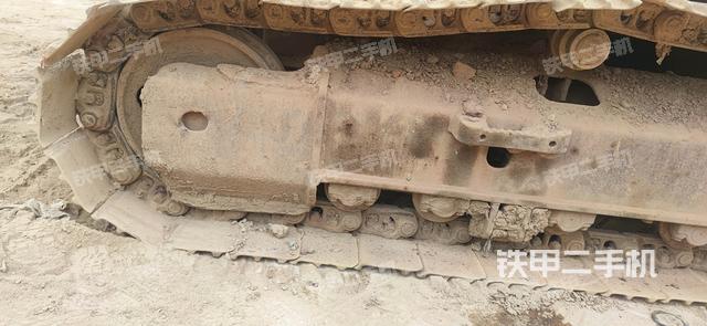 左驅(qū)動輪（行走機構(gòu)）