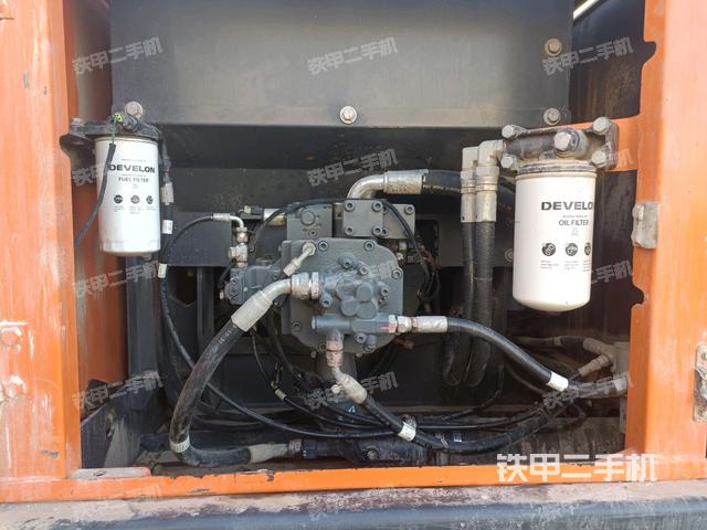 液壓泵艙室正面整體(整機外觀) 液壓泵艙室正面整體(整機外觀)