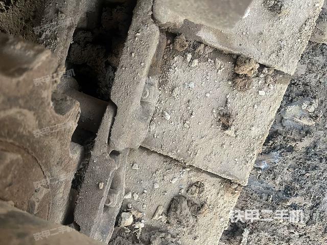 左側(cè)履帶整體?（行走機(jī)構(gòu)）