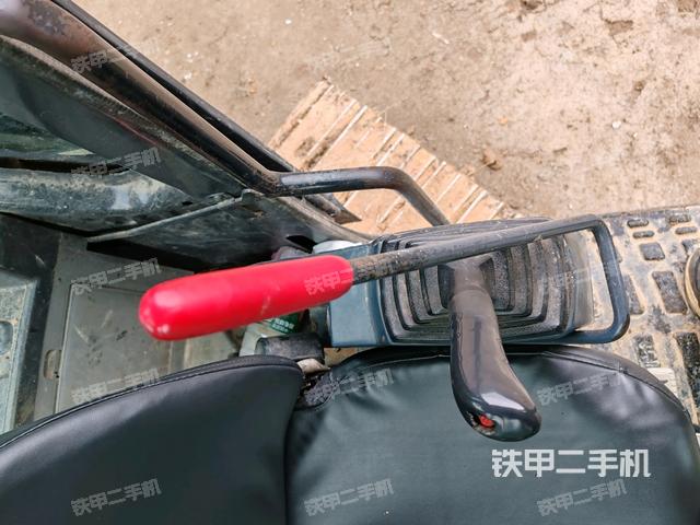 座椅左側(cè)控制臺/音響/含左手柄(駕駛室部分) 座椅左側(cè)控制臺/音響/含左手柄(駕駛室部分)
