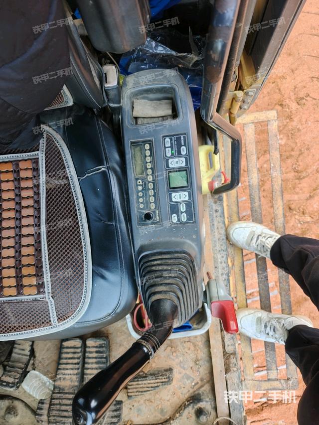 座椅左側(cè)控制臺/音響/含左手柄（駕駛室部分）