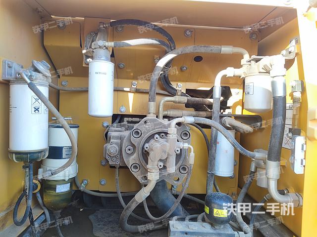 液壓泵艙室正面整體(整機外觀) 液壓泵艙室正面整體(整機外觀)