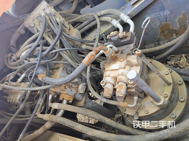 回轉(zhuǎn)馬達(dá)和主控閥(整機(jī)外觀) 回轉(zhuǎn)馬達(dá)和主控閥(整機(jī)外觀)