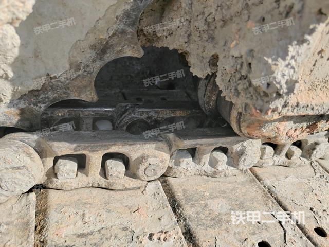 左驅(qū)動輪（行走機(jī)構(gòu)）