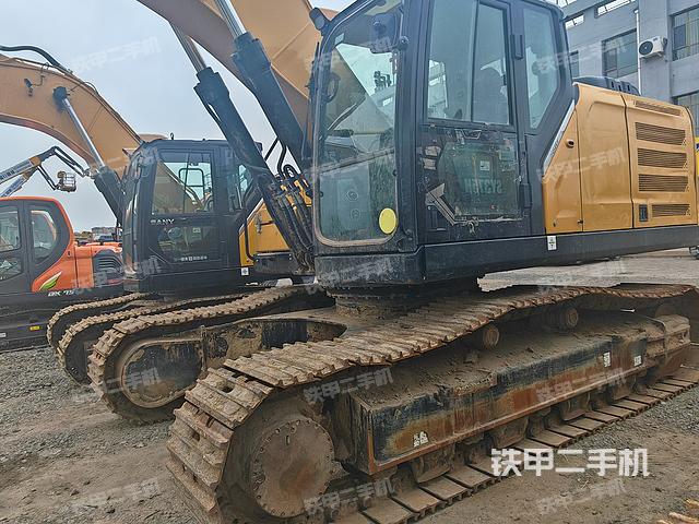 駕駛室整體(整機(jī)外觀) 駕駛室整體(整機(jī)外觀)