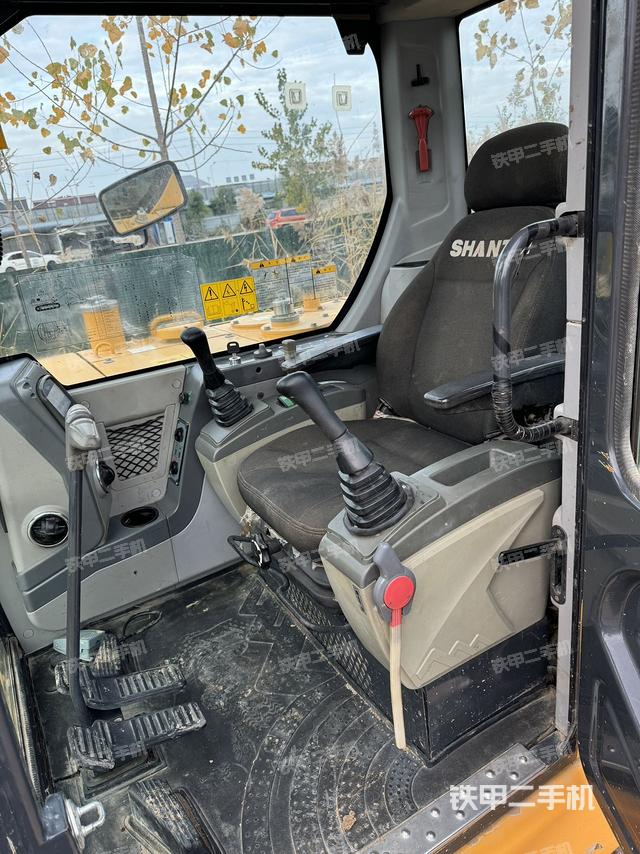 駕駛室整體（整機(jī)外觀）