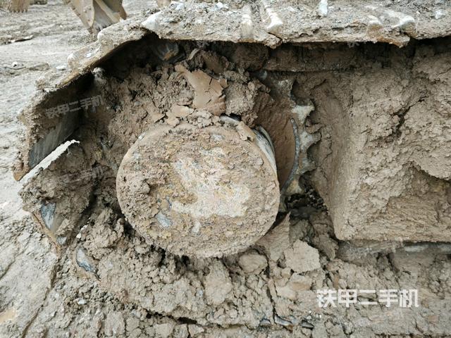 右驅(qū)動輪（行走機構(gòu)）